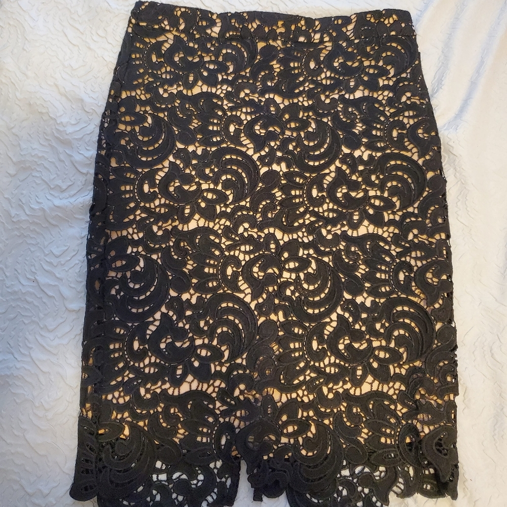 Black lacy pensil skirt